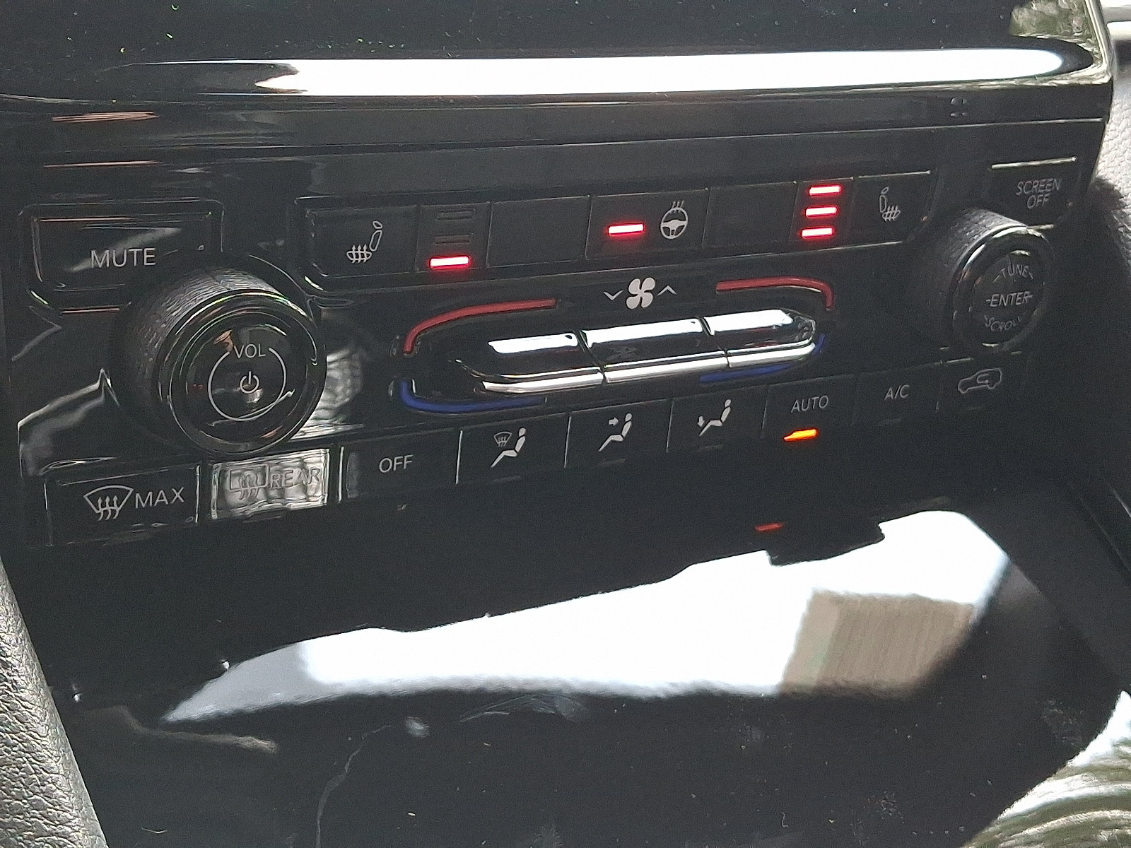 New 2025 Jeep Grand Cherokee Altitude AWD/4WD image 10