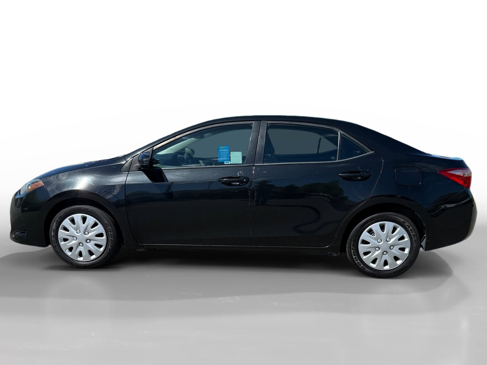 Used 2019 Toyota Corolla LE image 2