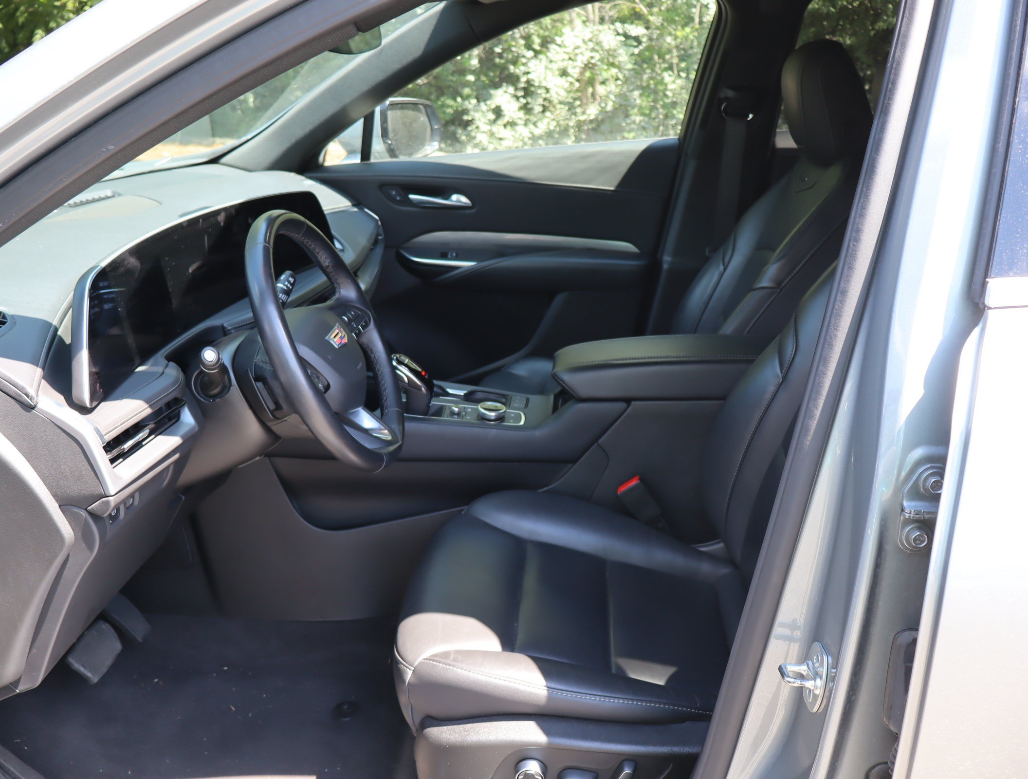 Used 2025 Cadillac XT4 Premium Luxury FWD image 14