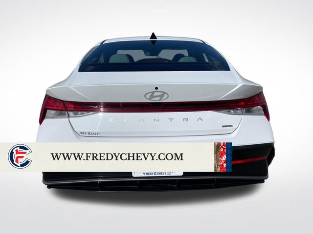 Used 2025 Hyundai Elantra Limited FWD image 4