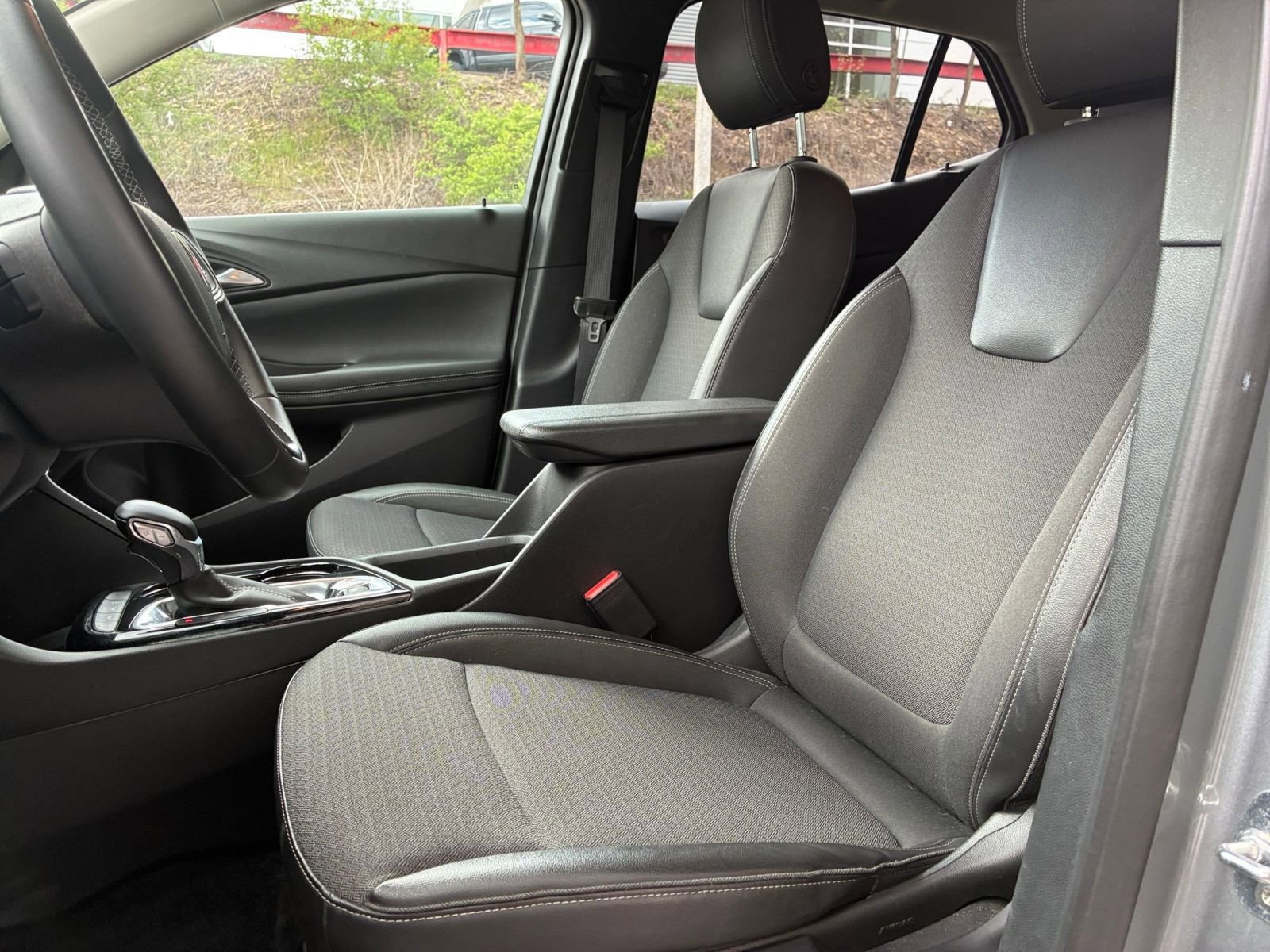 Used 2025 Buick Encore GX Preferred AWD/4WD image 36