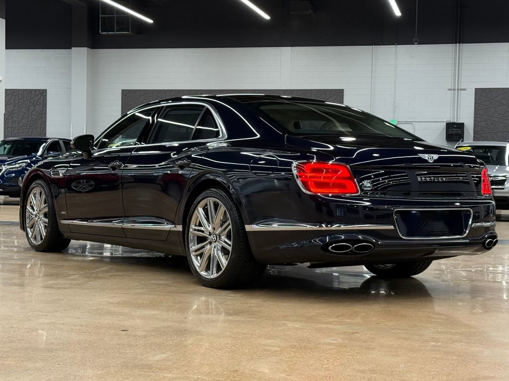 Used 2022 Bentley Flying Spur Plug-In Hybrid image 7