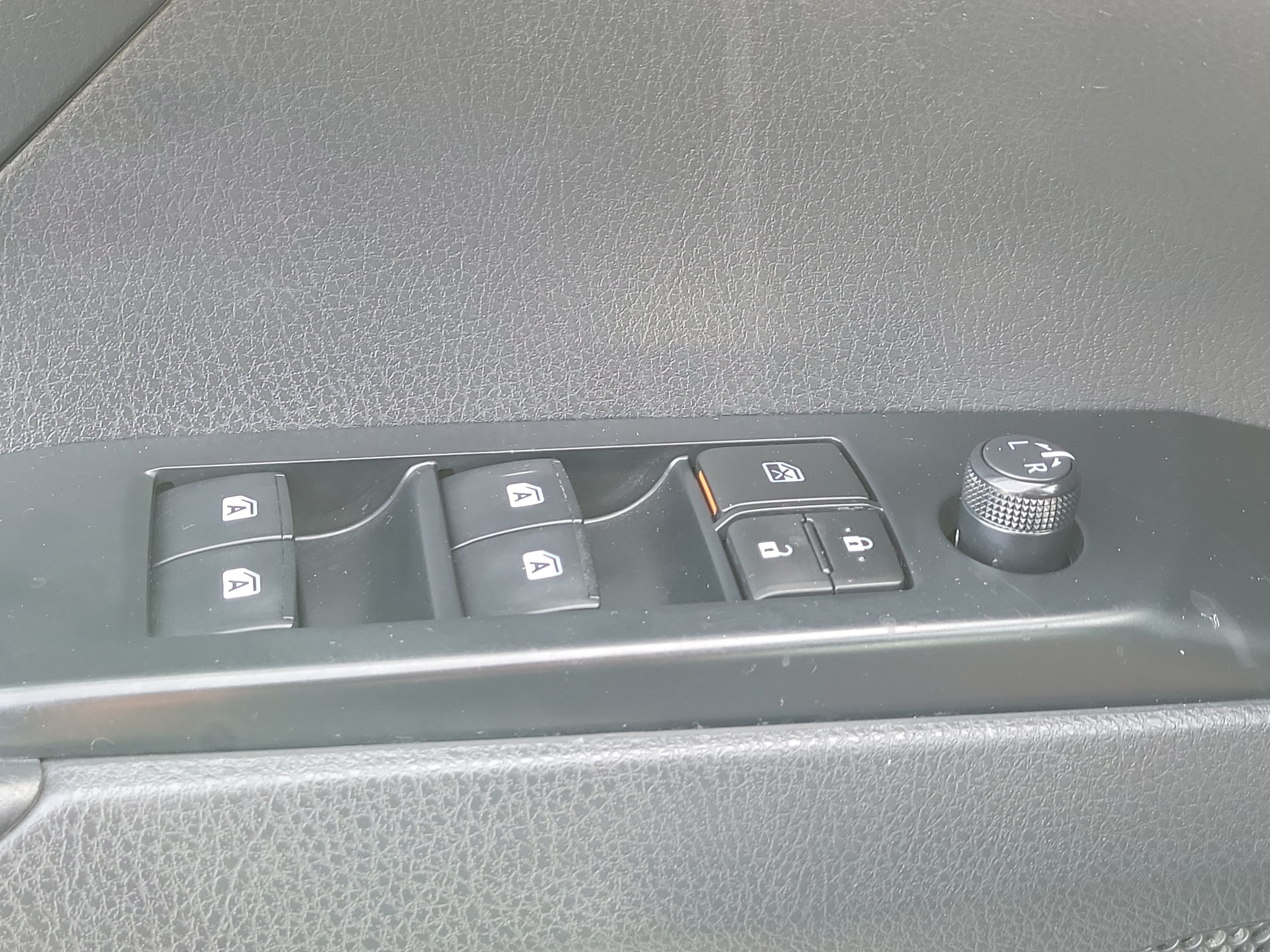Used 2020 Toyota Camry SE FWD image 26