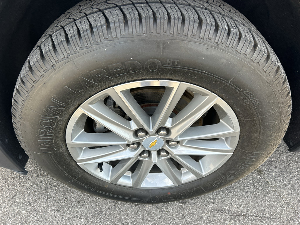 Used 2022 Chevrolet Traverse LT FWD image 9