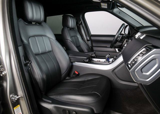 Used 2020 Land Rover Range Rover Sport HSE Dynamic image 3