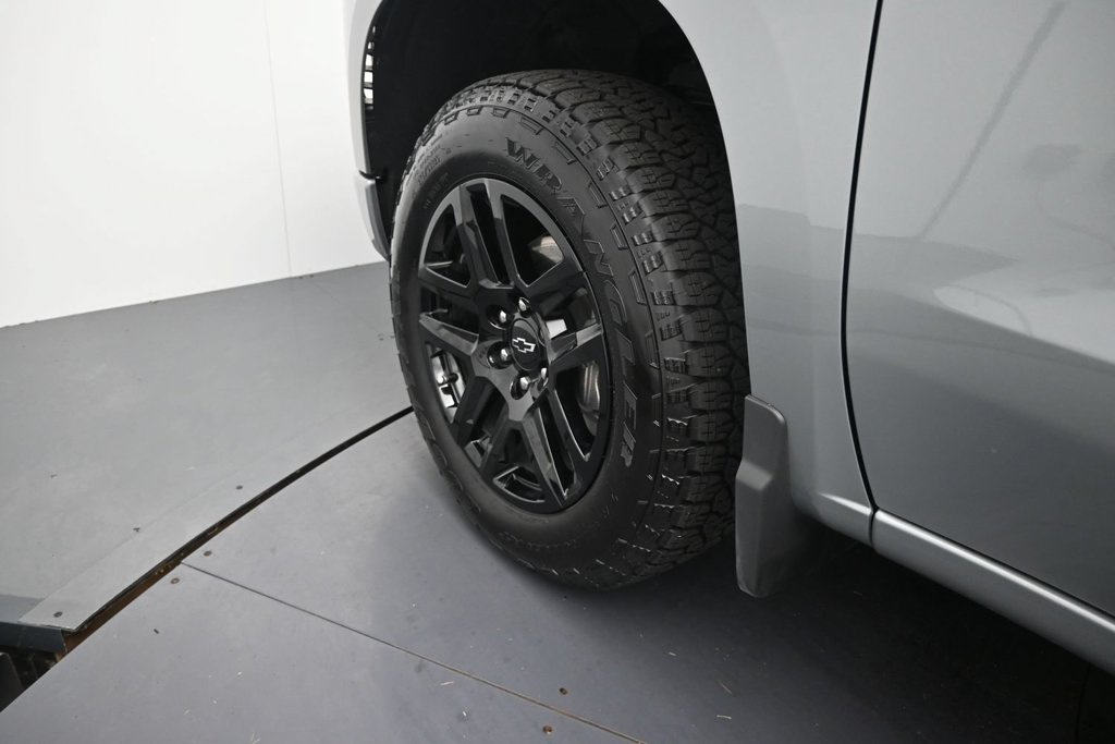 Used 2026 Chevrolet Silverado 1500 Custom w/ LPO, Dark Essentials Package AWD/4WD image 14