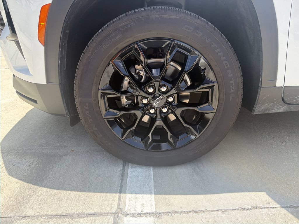 Used 2026 Chevrolet Traverse LT w/ Midnight/Sport Edition FWD image 11