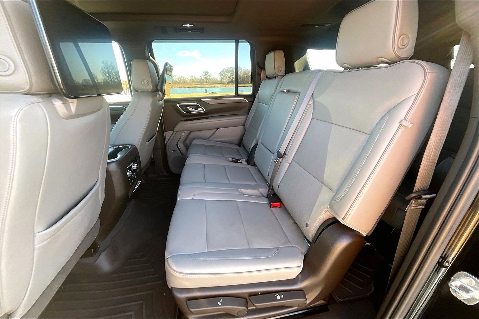 Used 2021 GMC Yukon XL SLT w/ Rear Media and Nav Package image 18