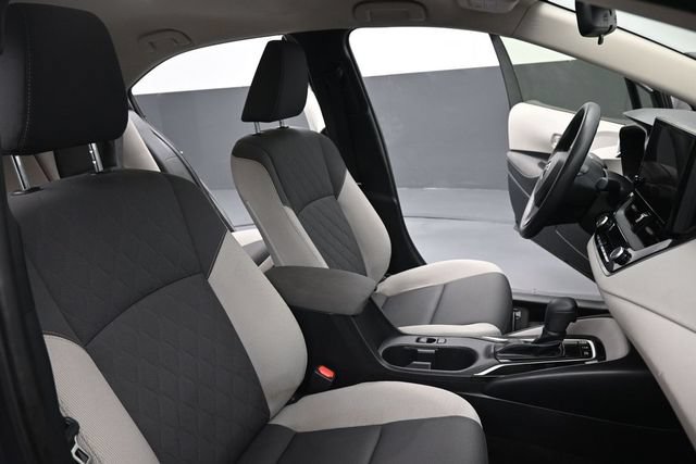Used 2025 Toyota Corolla LE FWD image 27