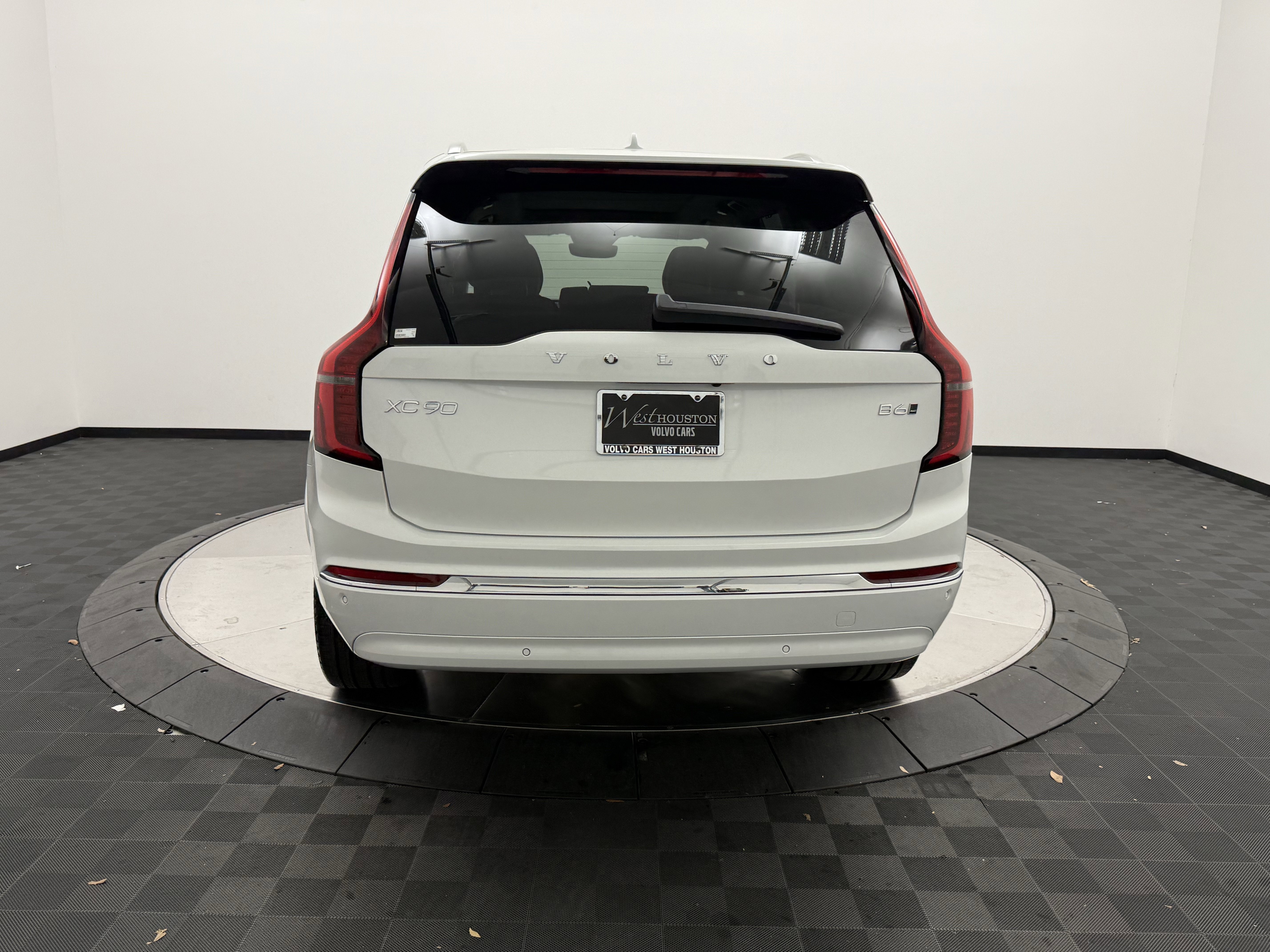 Used 2026 Volvo XC90 B6 Ultra w/ Protection Package image 7