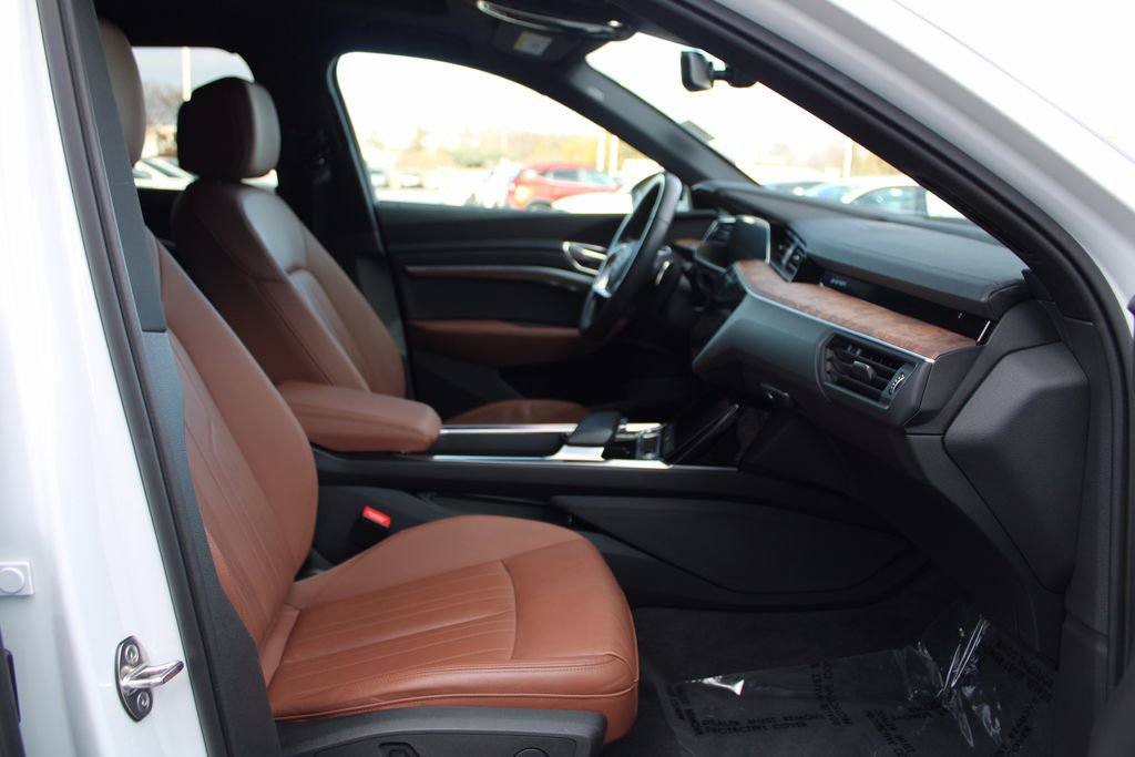 Used 2022 Audi e-tron Premium w/ Towing Package image 14