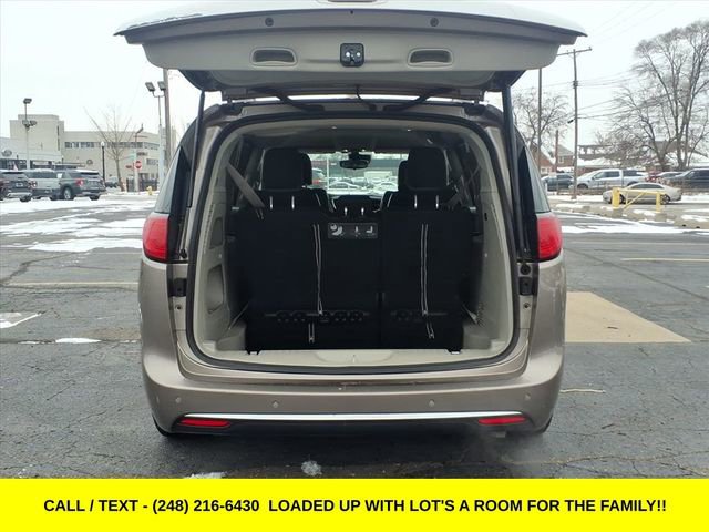 Used 2018 Chrysler Pacifica Touring-L w/ Advanced Safetytec Group image 8