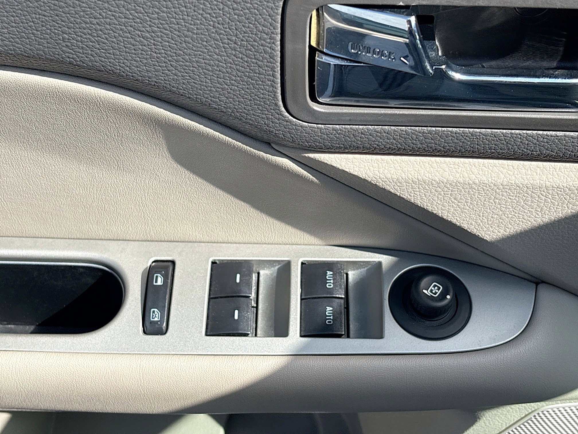 Used 2011 Ford Fusion Hybrid w/ 502A Rapid Spec Order Code FWD image 17