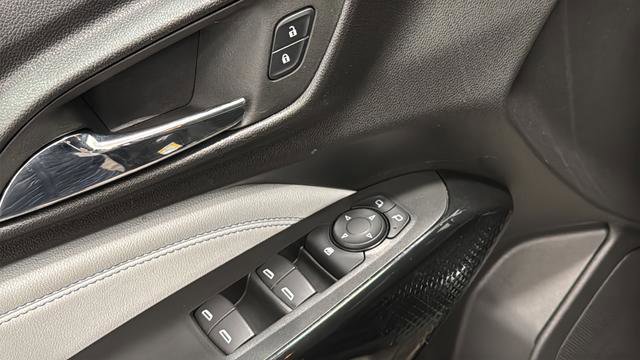 Used 2025 Chevrolet Trax LT FWD image 21