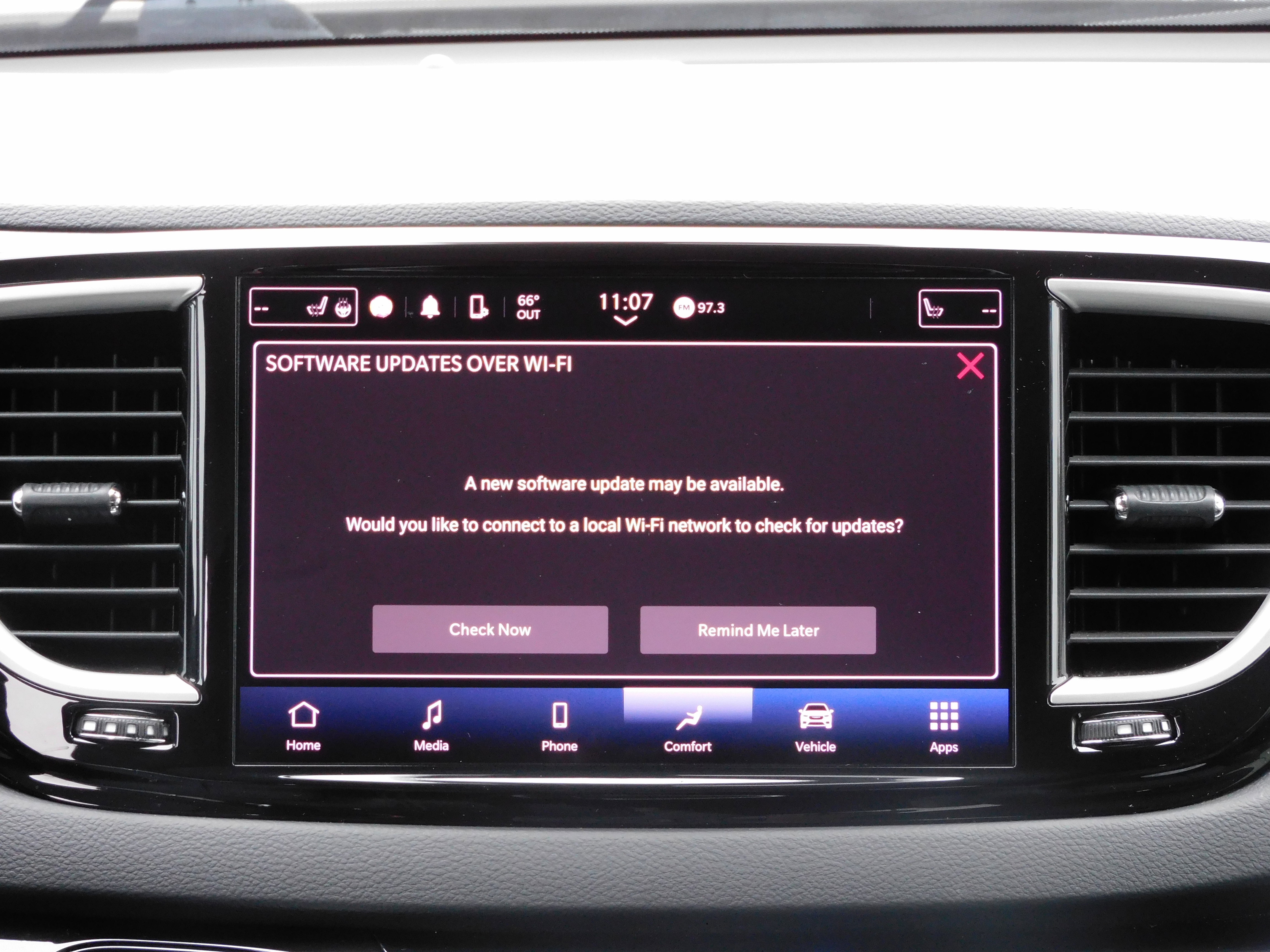 Used 2022 Chrysler Pacifica Touring-L image 14