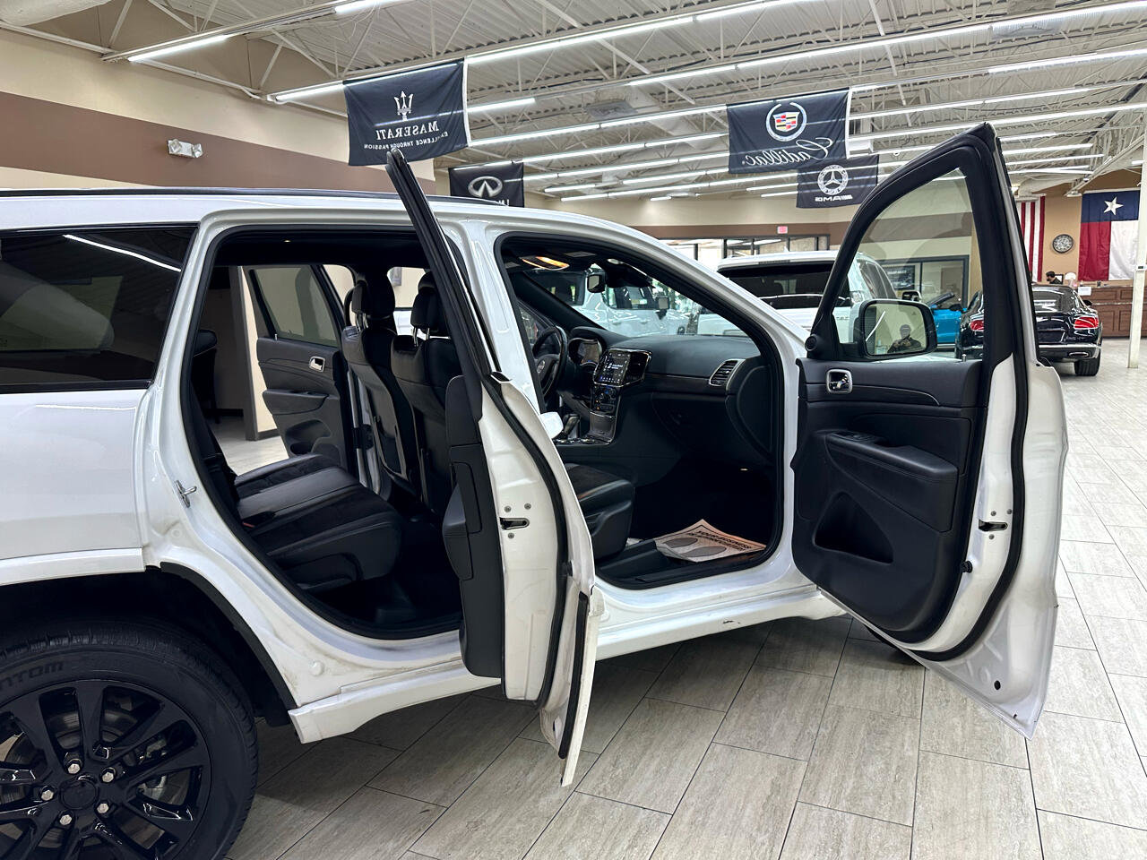 Used 2022 Jeep Grand Cherokee Laredo X image 11