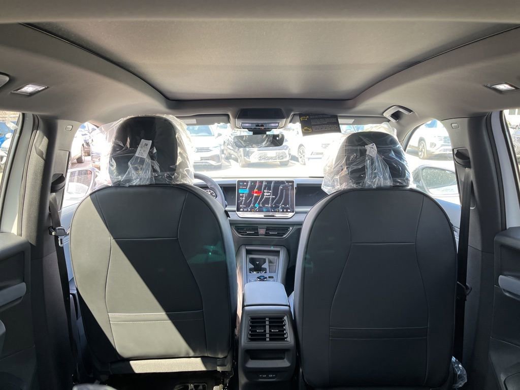 New 2026 Volkswagen Tiguan SE R-Line image 16