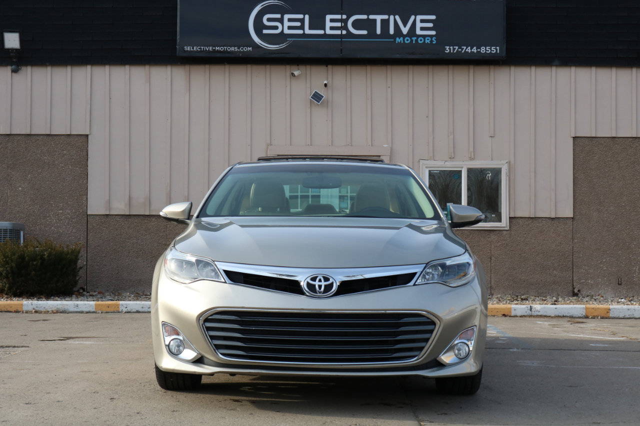 Used 2014 Toyota Avalon Limited image 2