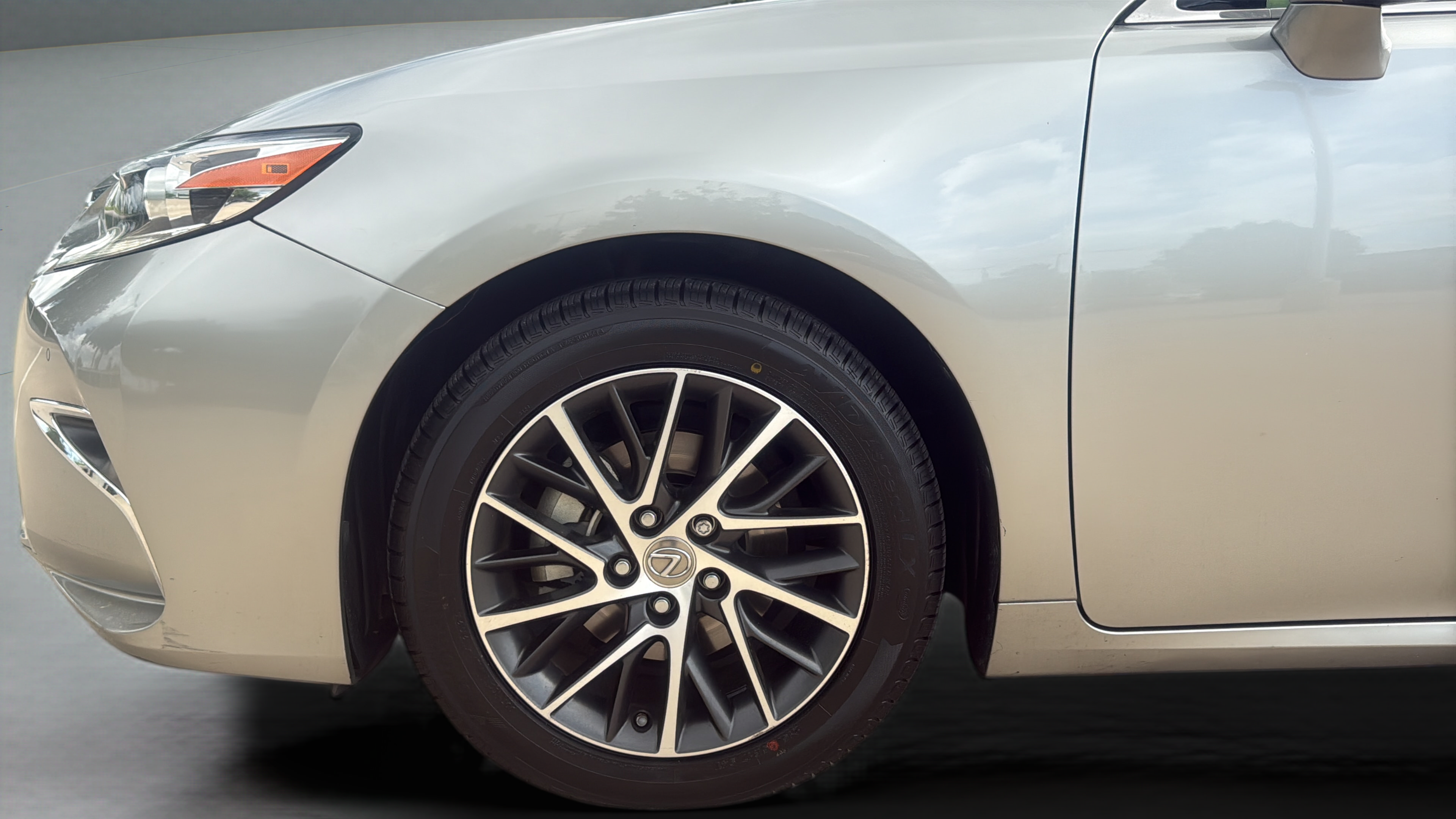 Used 2016 Lexus ES 350 w/ Luxury Package w/Wood Trim FWD image 32