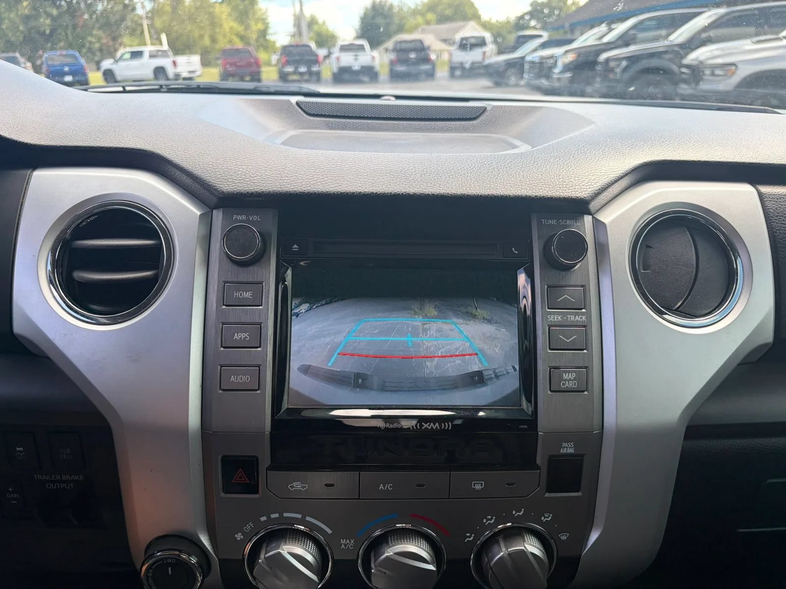 Used 2019 Toyota Tundra SR5 w/ SR5 Upgrade Package AWD/4WD image 15