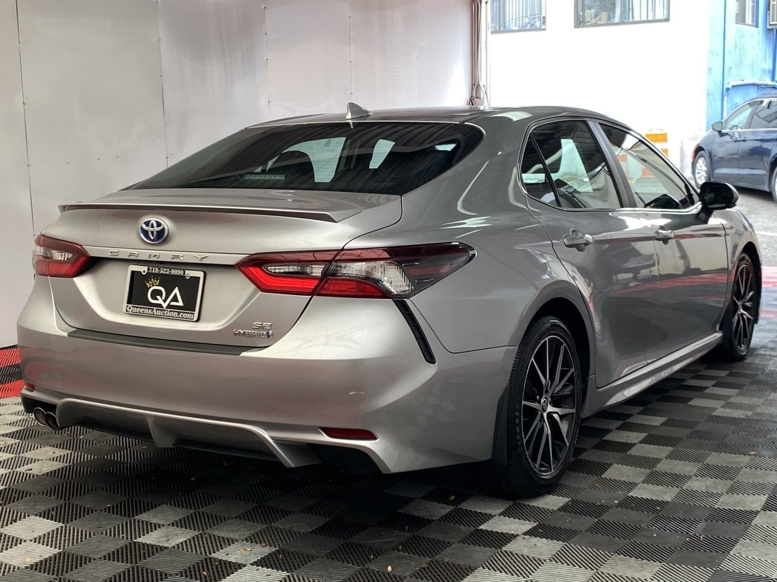 Used 2024 Toyota Camry SE w/ Cold Weather Package FWD image 6