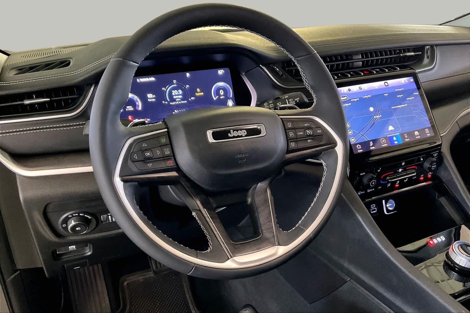 Used 2023 Jeep Grand Cherokee Limited RWD image 15