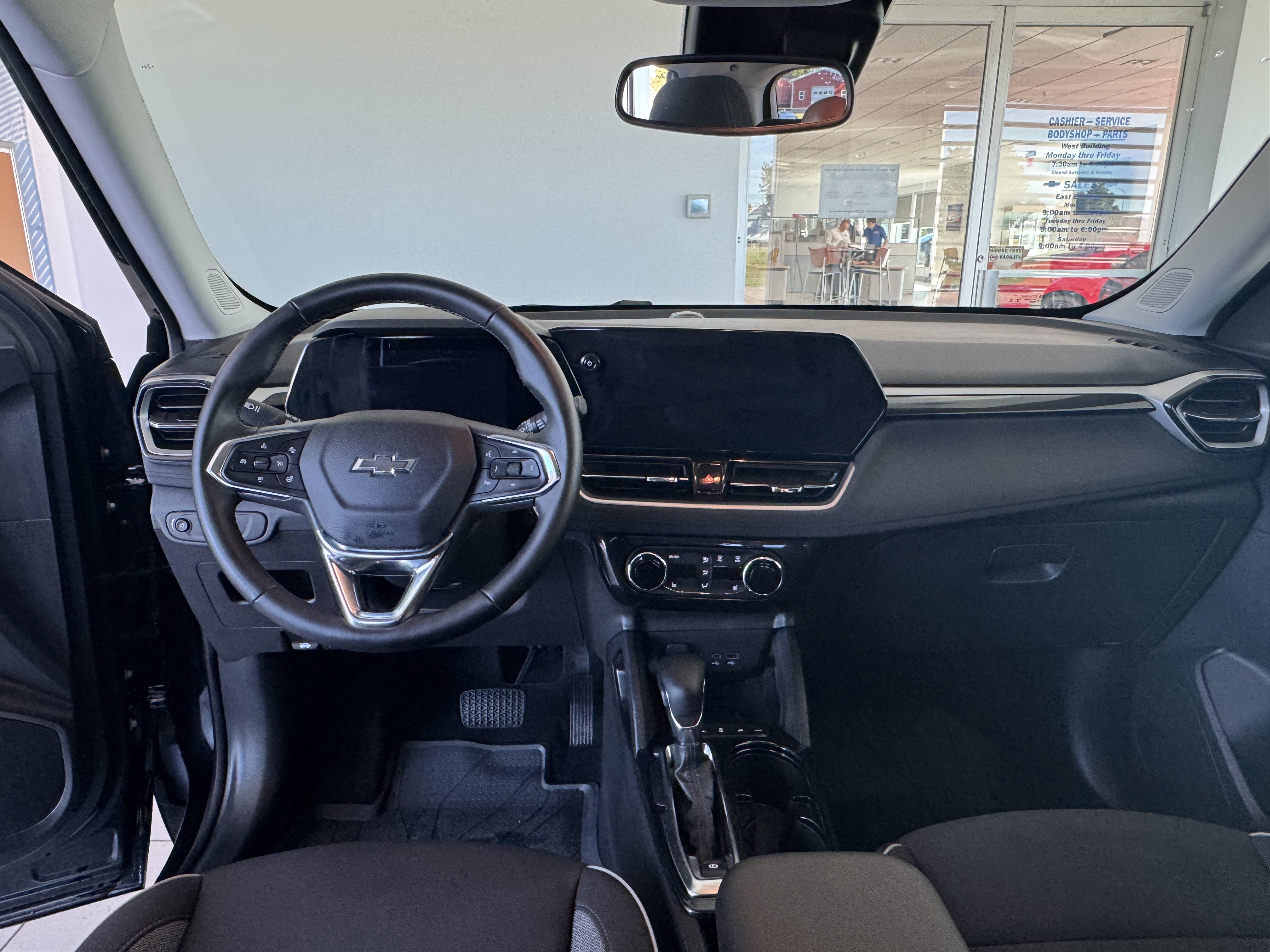 Used 2026 Chevrolet TrailBlazer LT w/ Convenience Package AWD/4WD image 3