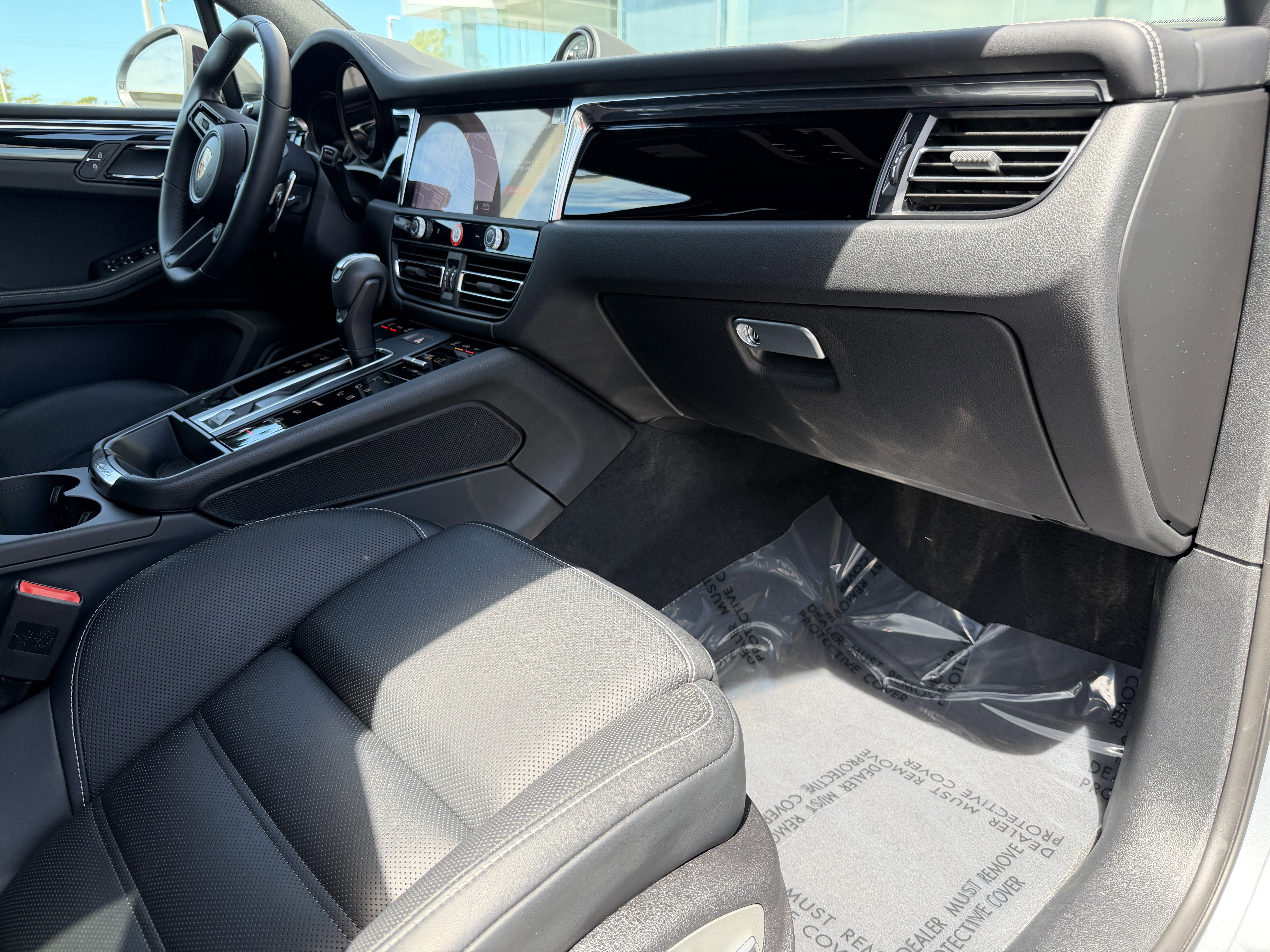 Certified 2025 Porsche Macan Turbo image 15