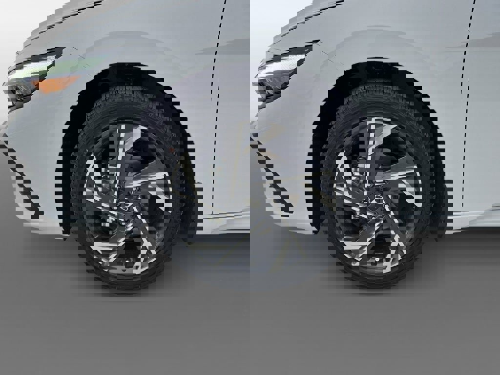 New 2025 Hyundai Elantra SEL image 9