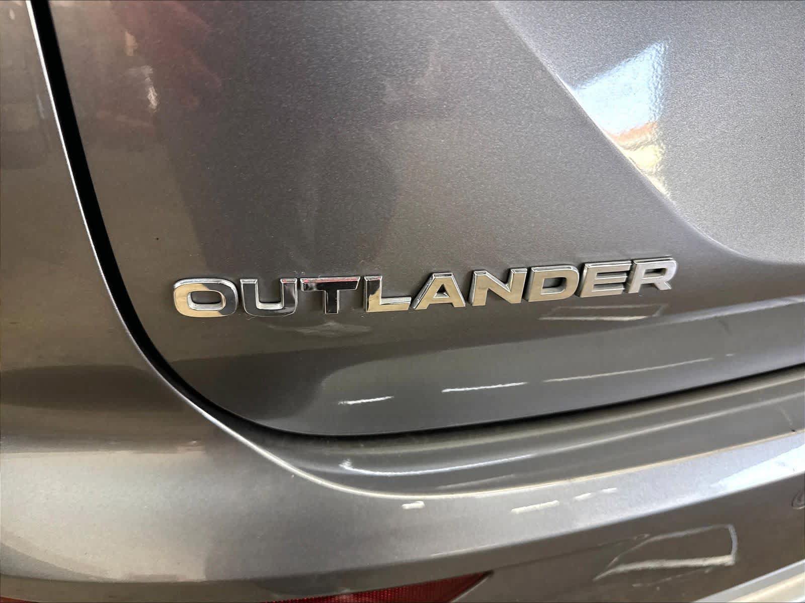 Used 2022 Mitsubishi Outlander SE AWD/4WD image 11