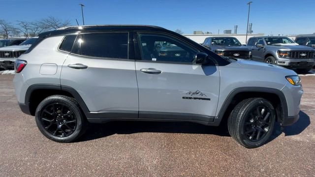 Used 2023 Jeep Compass Altitude AWD/4WD image 9