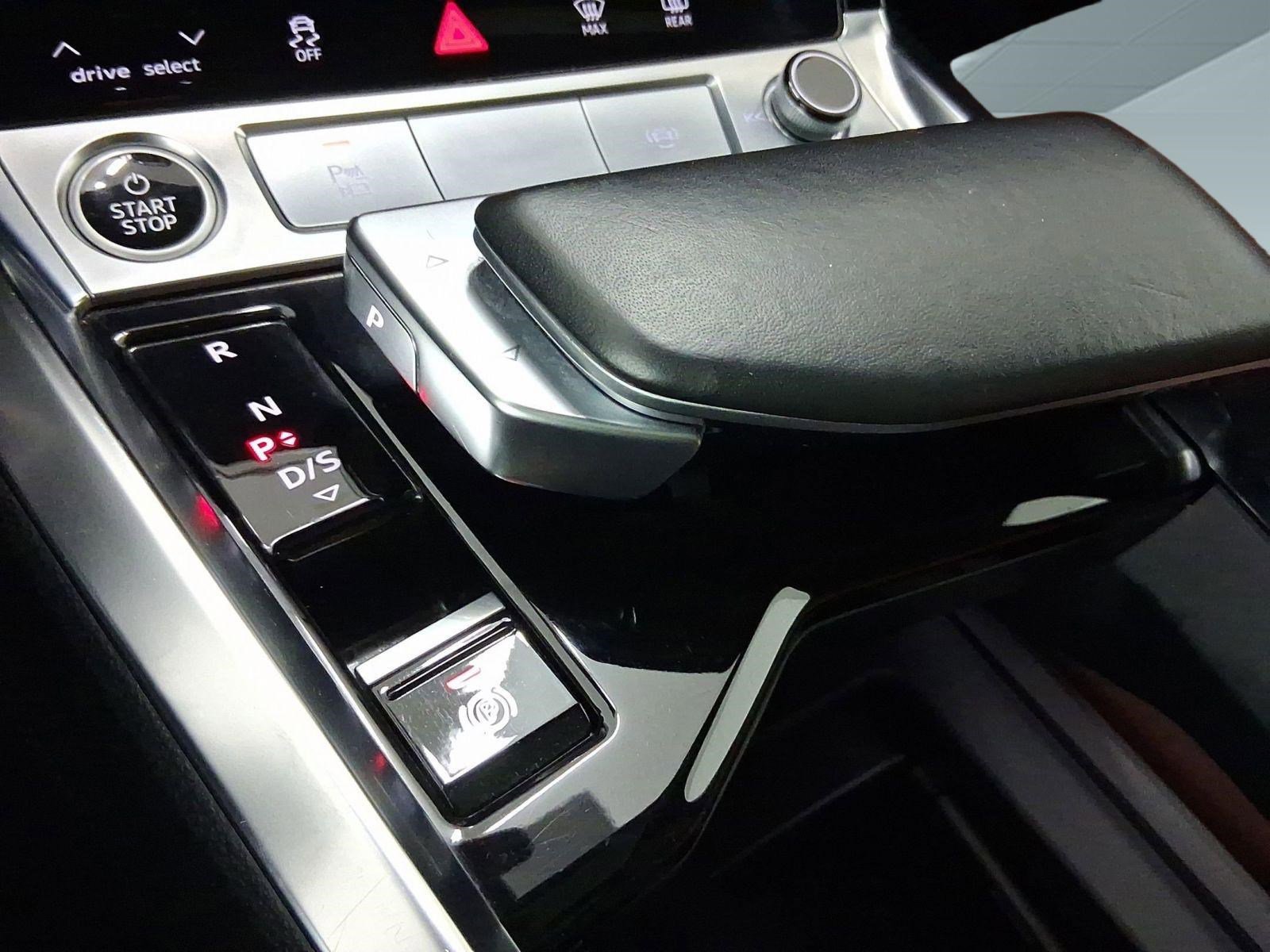 Used 2022 Audi e-tron Premium Plus w/ Premium Plus Package image 25