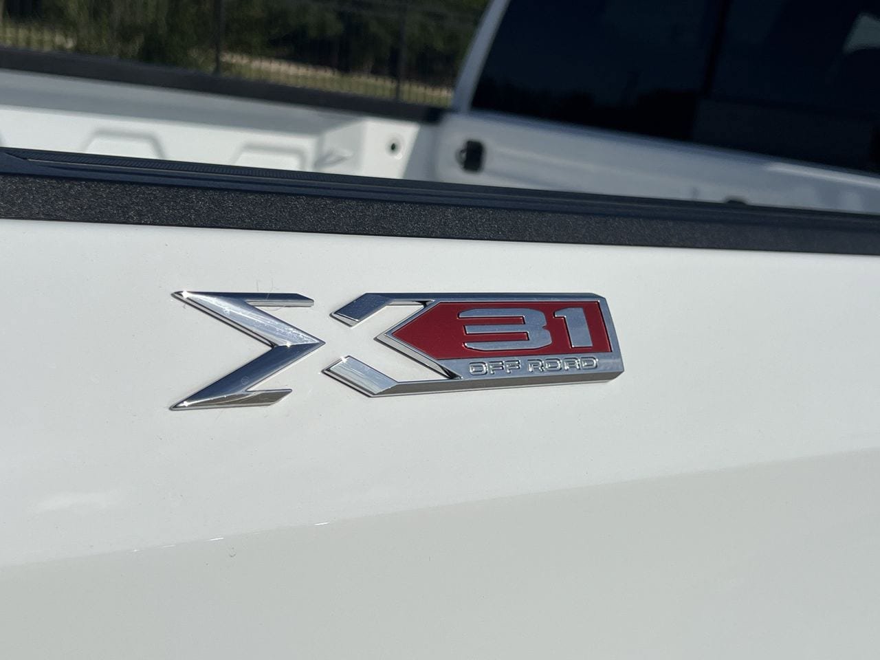 Used 2025 GMC Sierra 1500 SLT AWD/4WD image 9