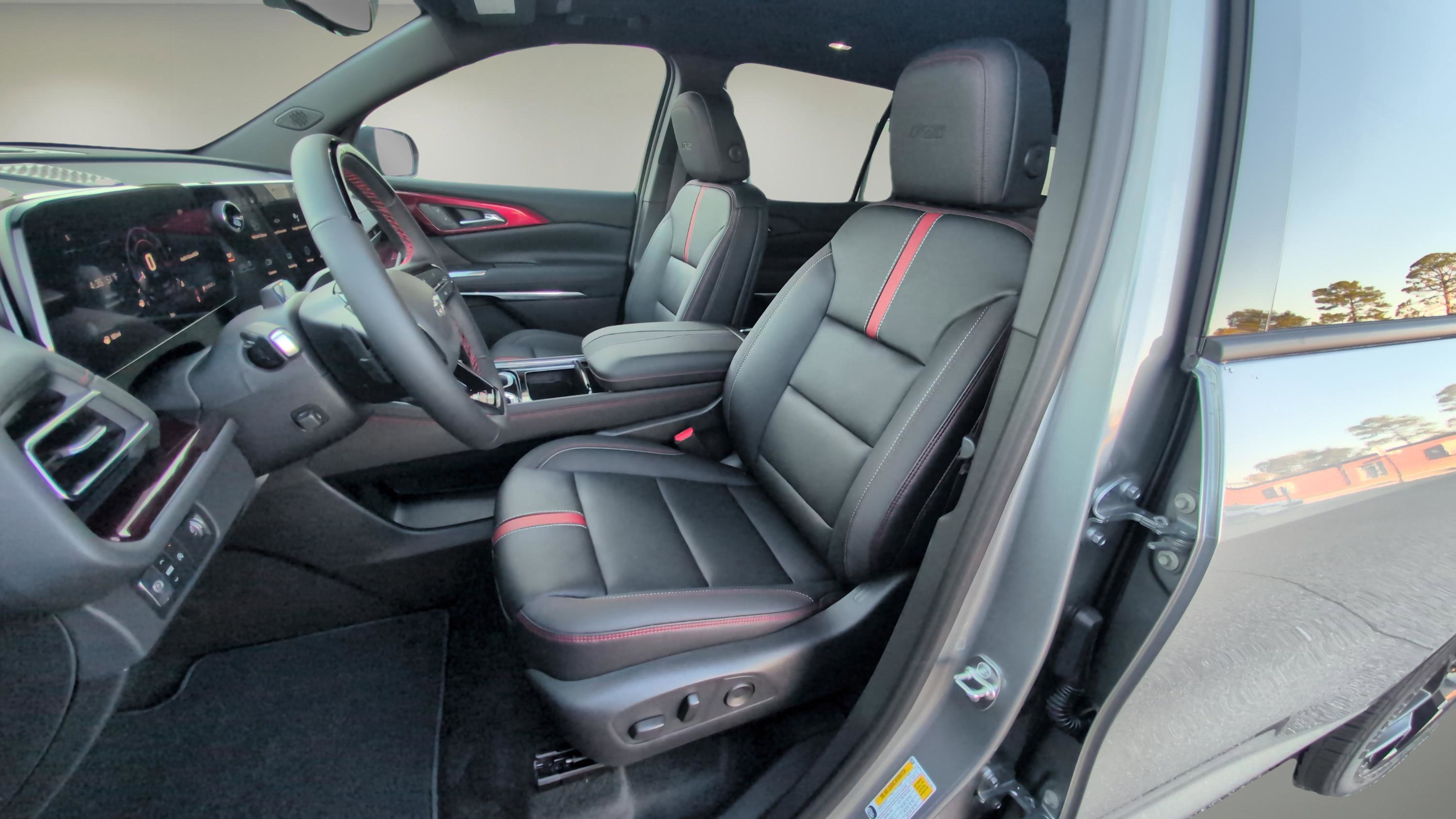 Used 2026 Chevrolet Traverse RS FWD image 19