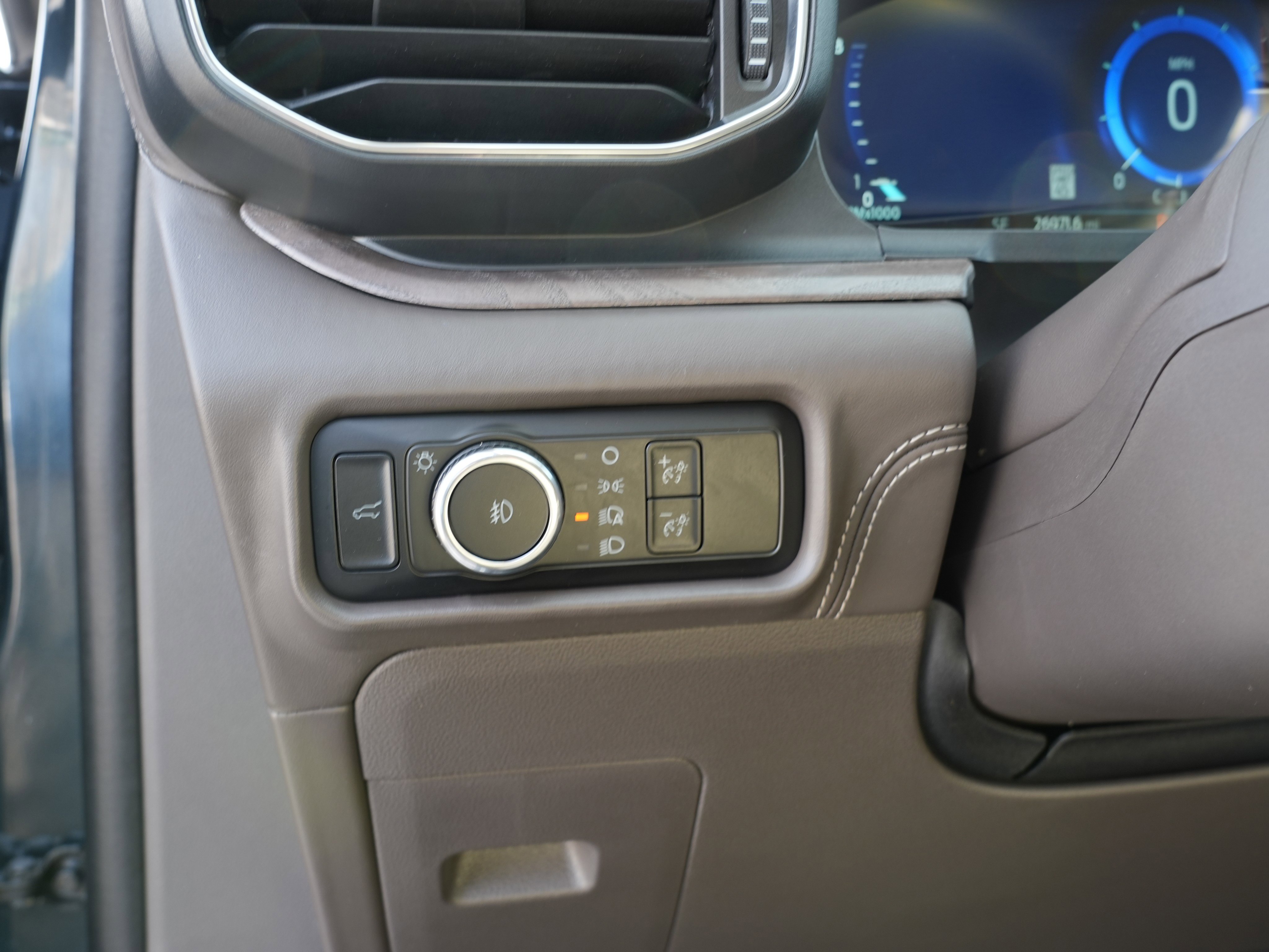 Used 2023 Ford Explorer Platinum w/ Class IV Trailer Tow Package image 21