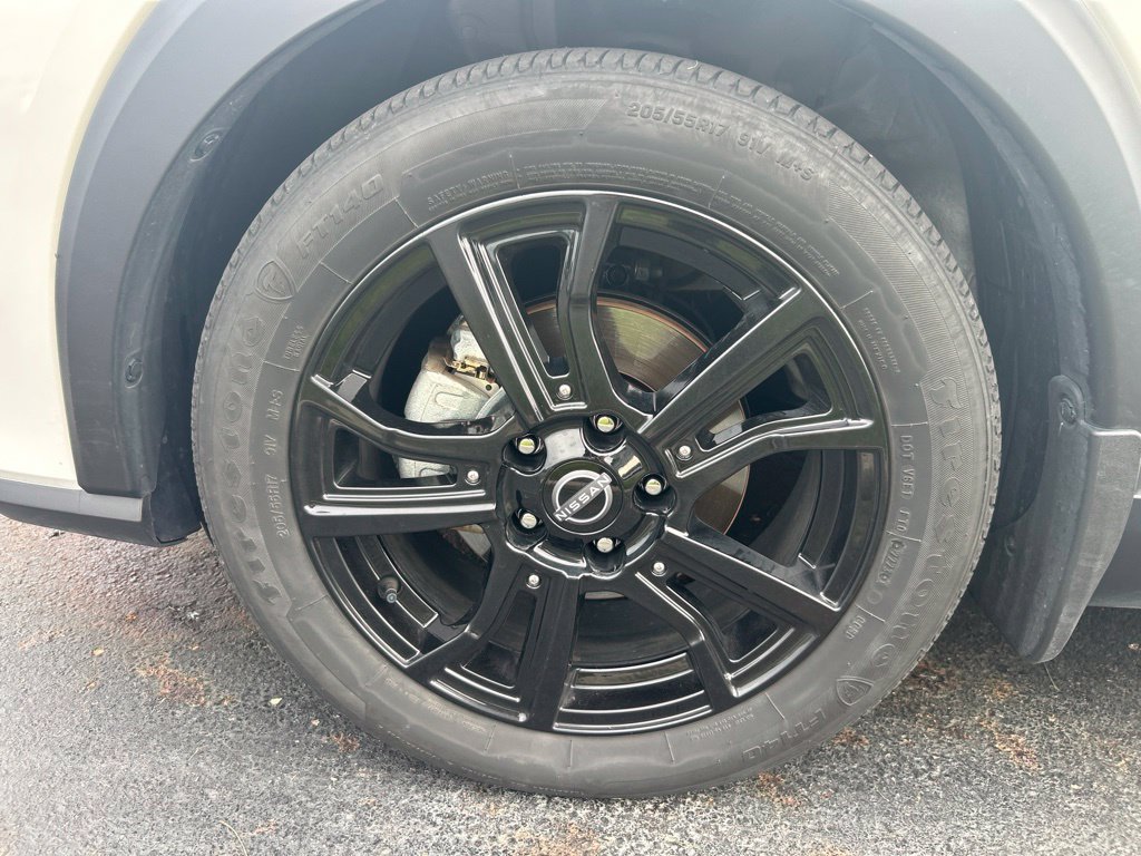 Certified 2023 Nissan Kicks SR w/ SR Premium Package FWD image 5
