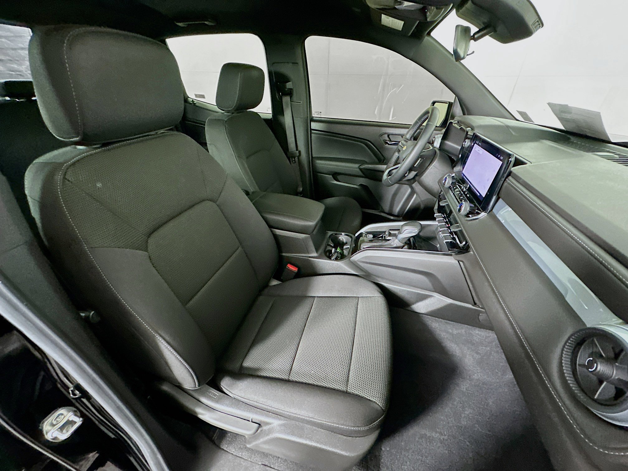 Used 2024 Chevrolet Colorado LT w/ LT Convenience Package image 28