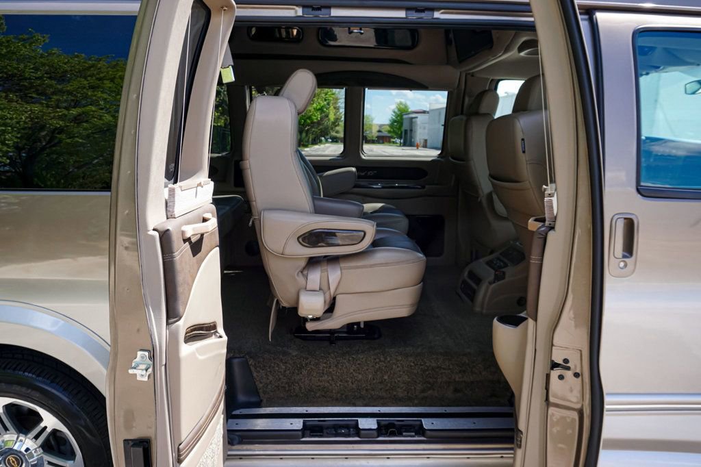 Used 2017 Chevrolet Express 2500 RWD image 33