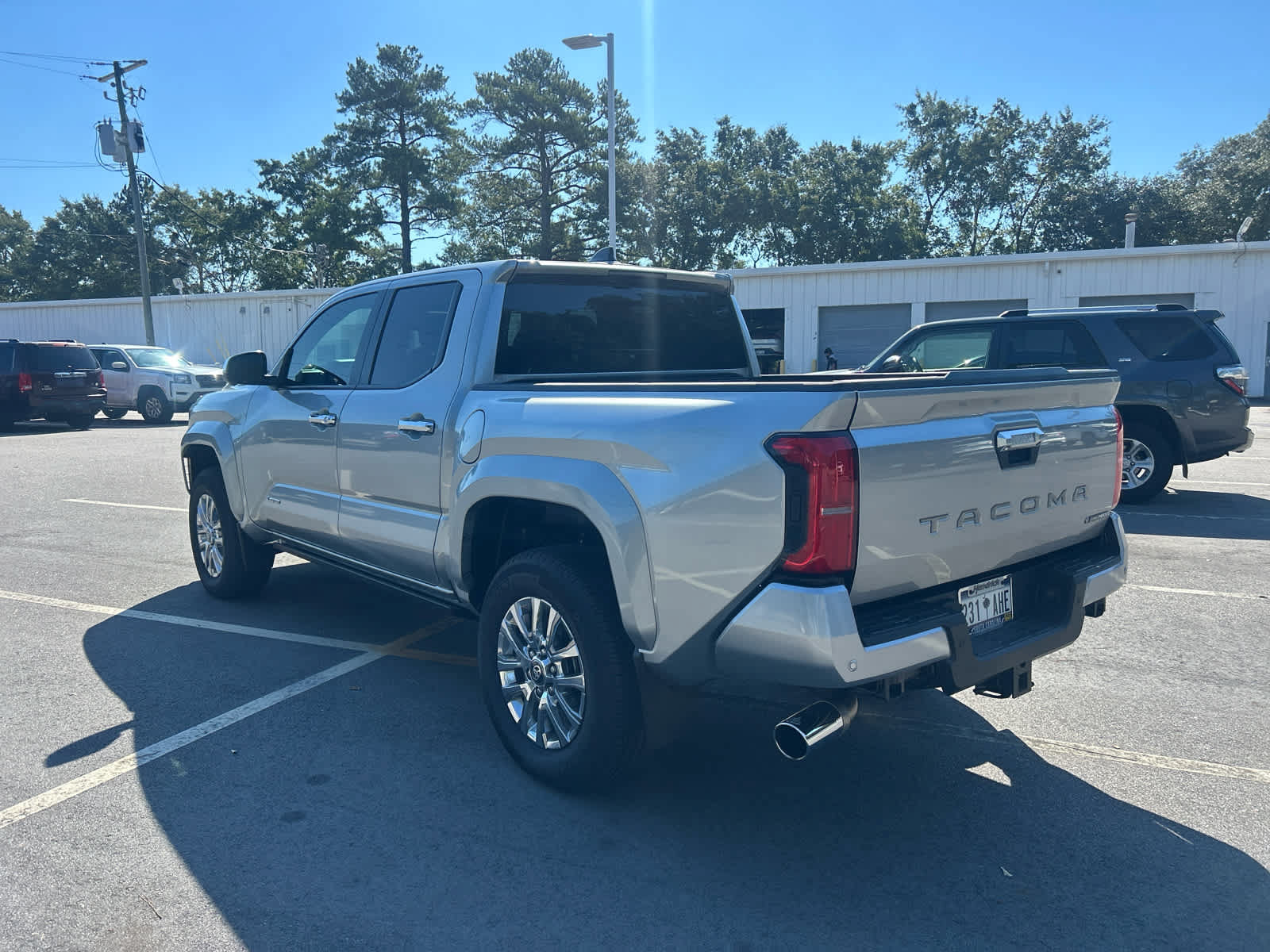 Used 2025 Toyota Tacoma Limited AWD/4WD image 2