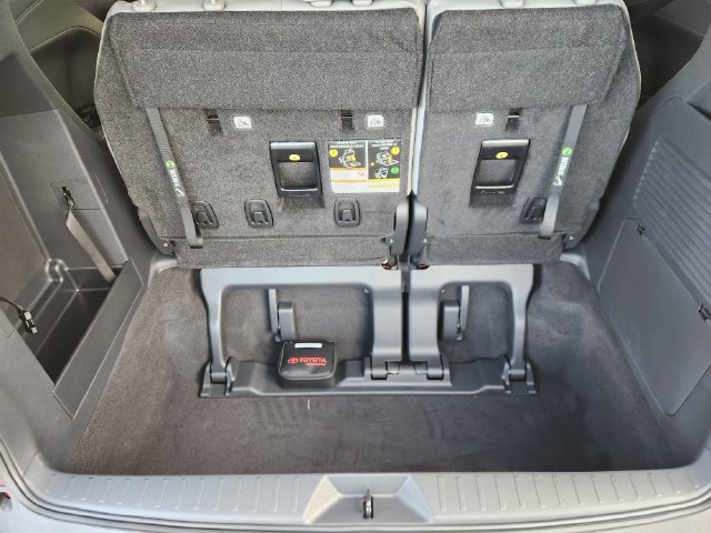 New 2026 Toyota Sienna XLE FWD image 29