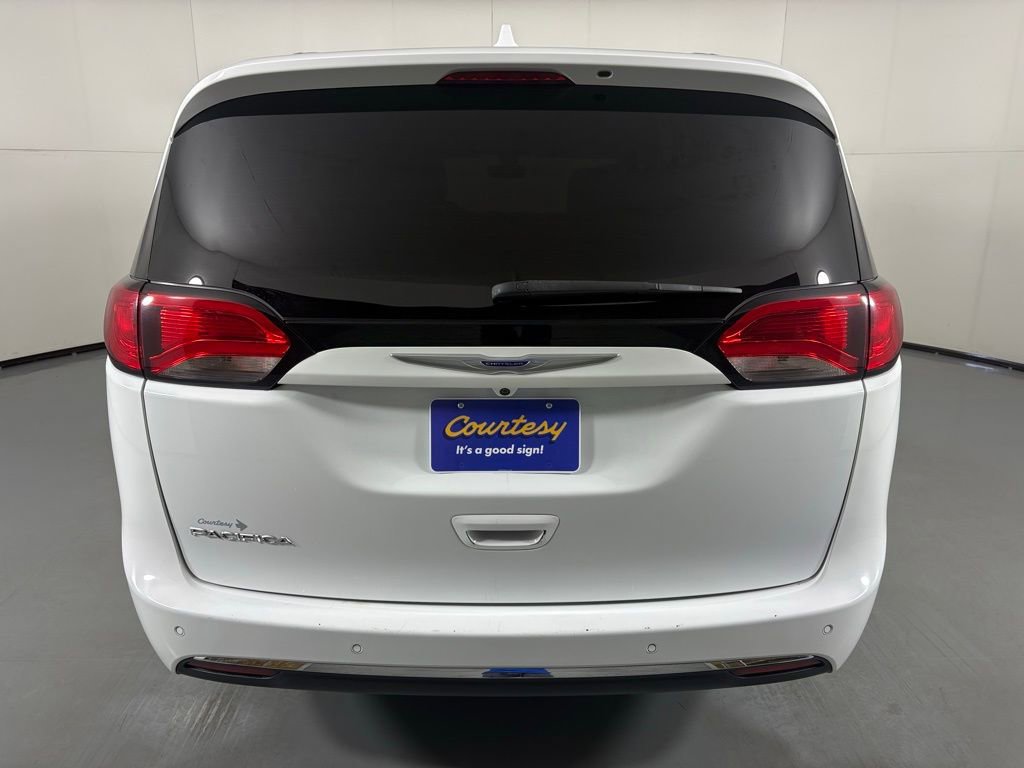 Used 2019 Chrysler Pacifica Touring-L image 7