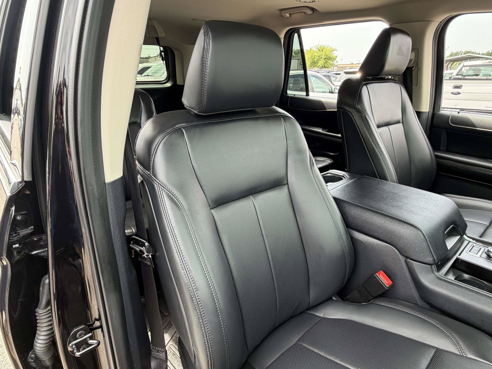 Used 2022 Ford Expedition XLT AWD/4WD image 29