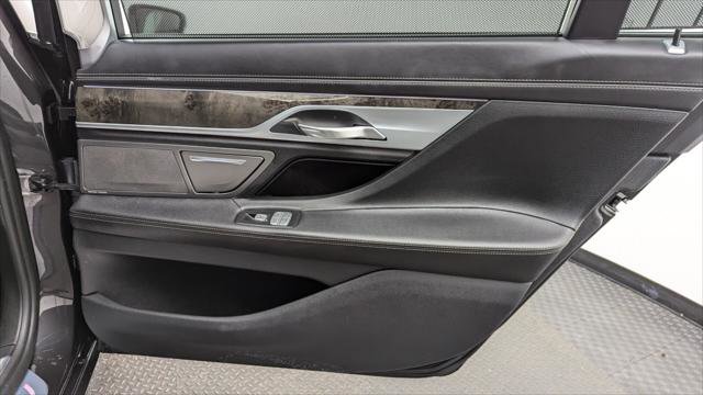 Used 2018 BMW 740i image 19