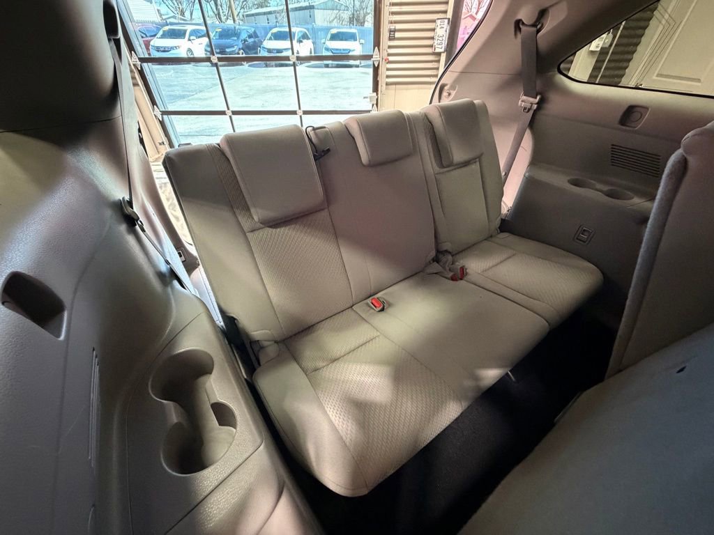 Used 2015 Toyota Highlander LE image 6