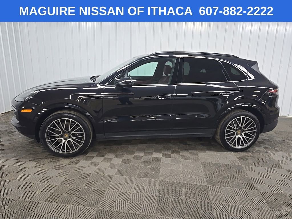 Used 2022 Porsche Cayenne Platinum Edition image 5