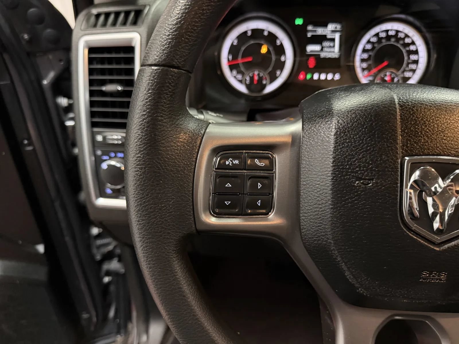 Used 2021 RAM 1500 Classic SLT AWD/4WD image 20