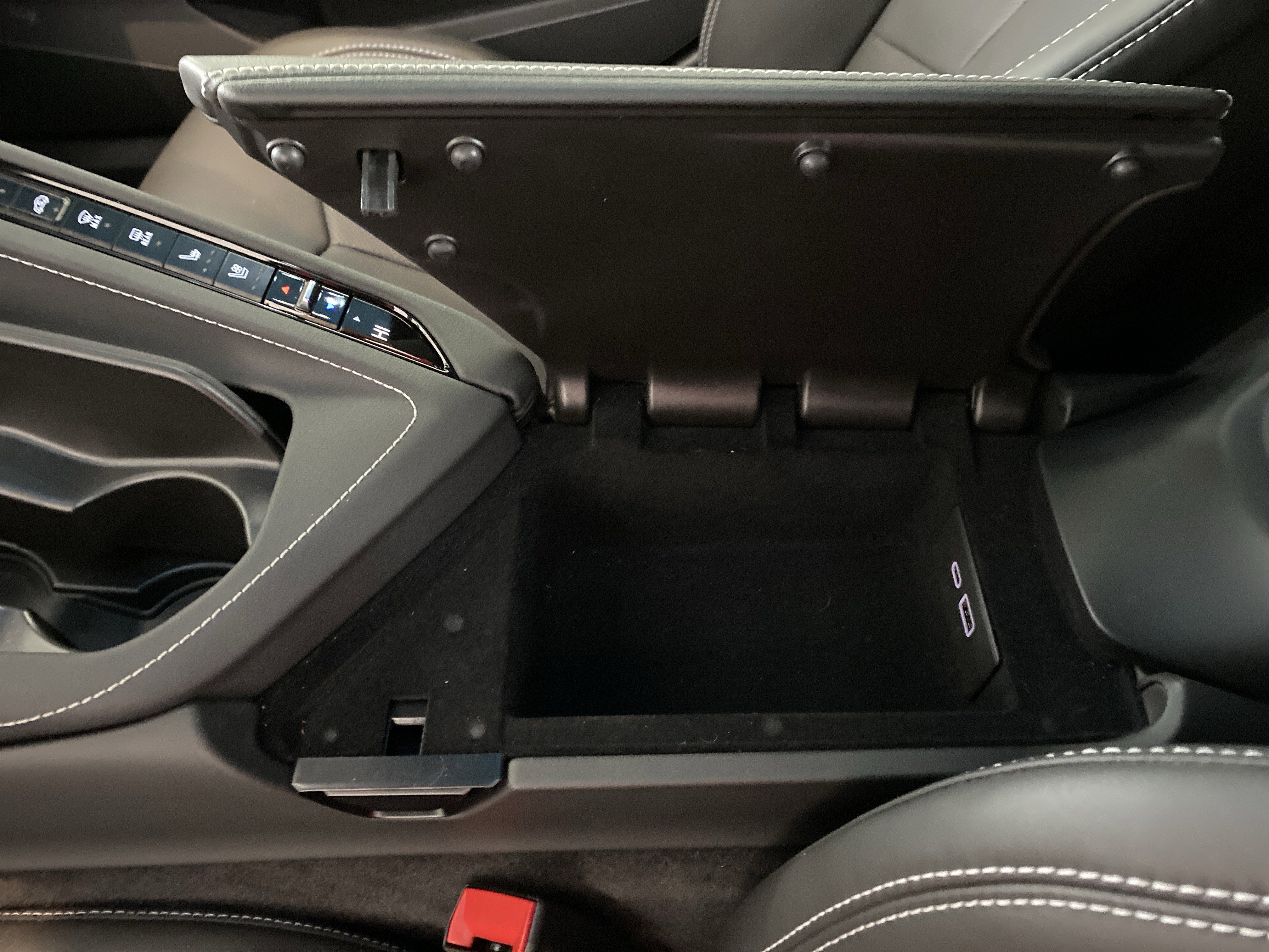 Used 2024 Chevrolet Corvette Stingray Preferred Cpe w/ Battery Protection Package image 11