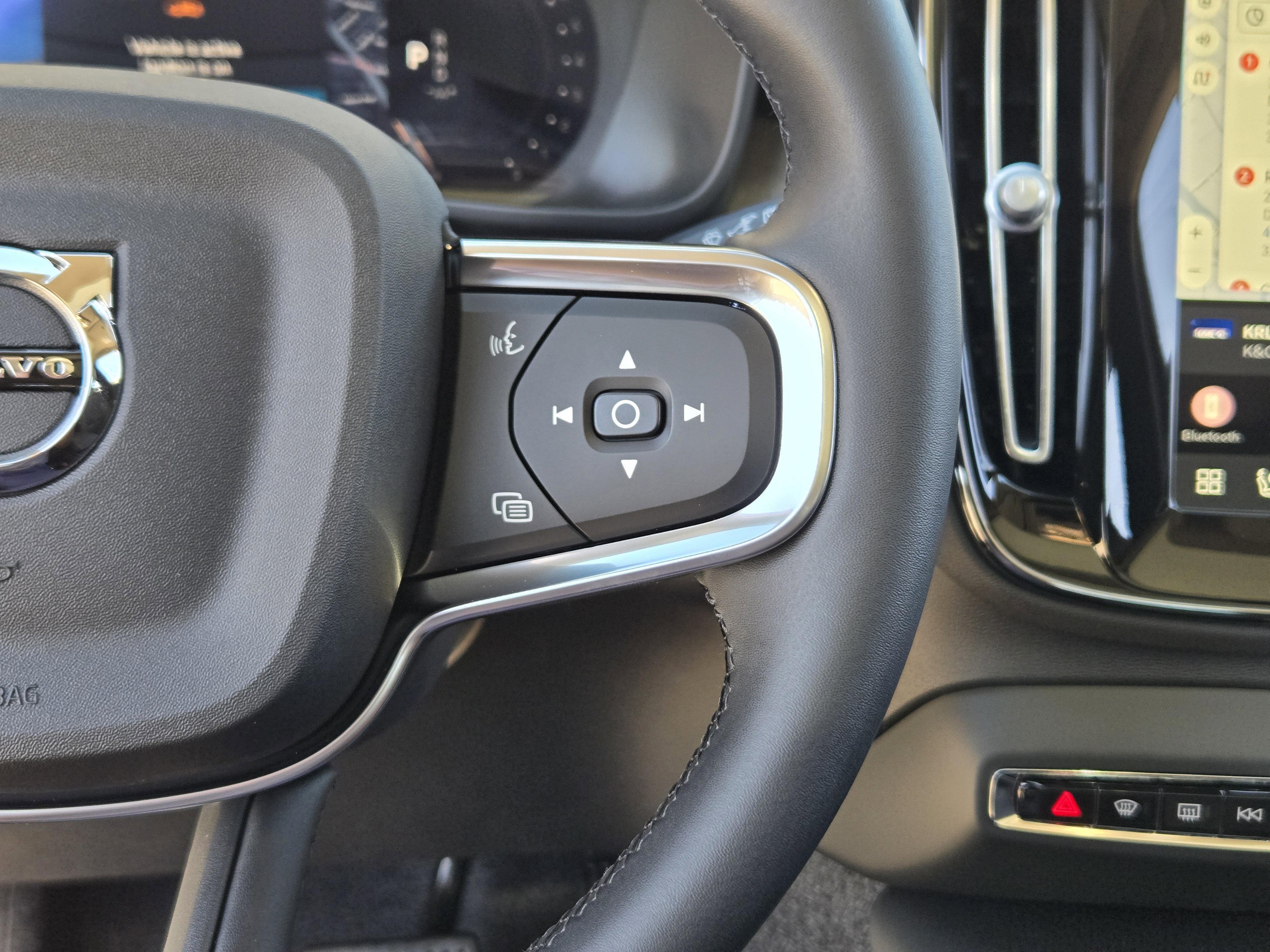New 2026 Volvo XC40 B4 Core w/ Climate Package FWD image 25