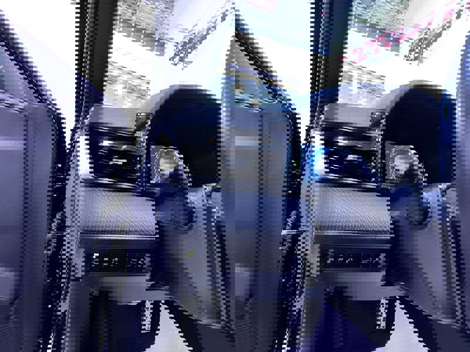 Used 2025 Toyota Camry SE w/ Convenience Package image 16