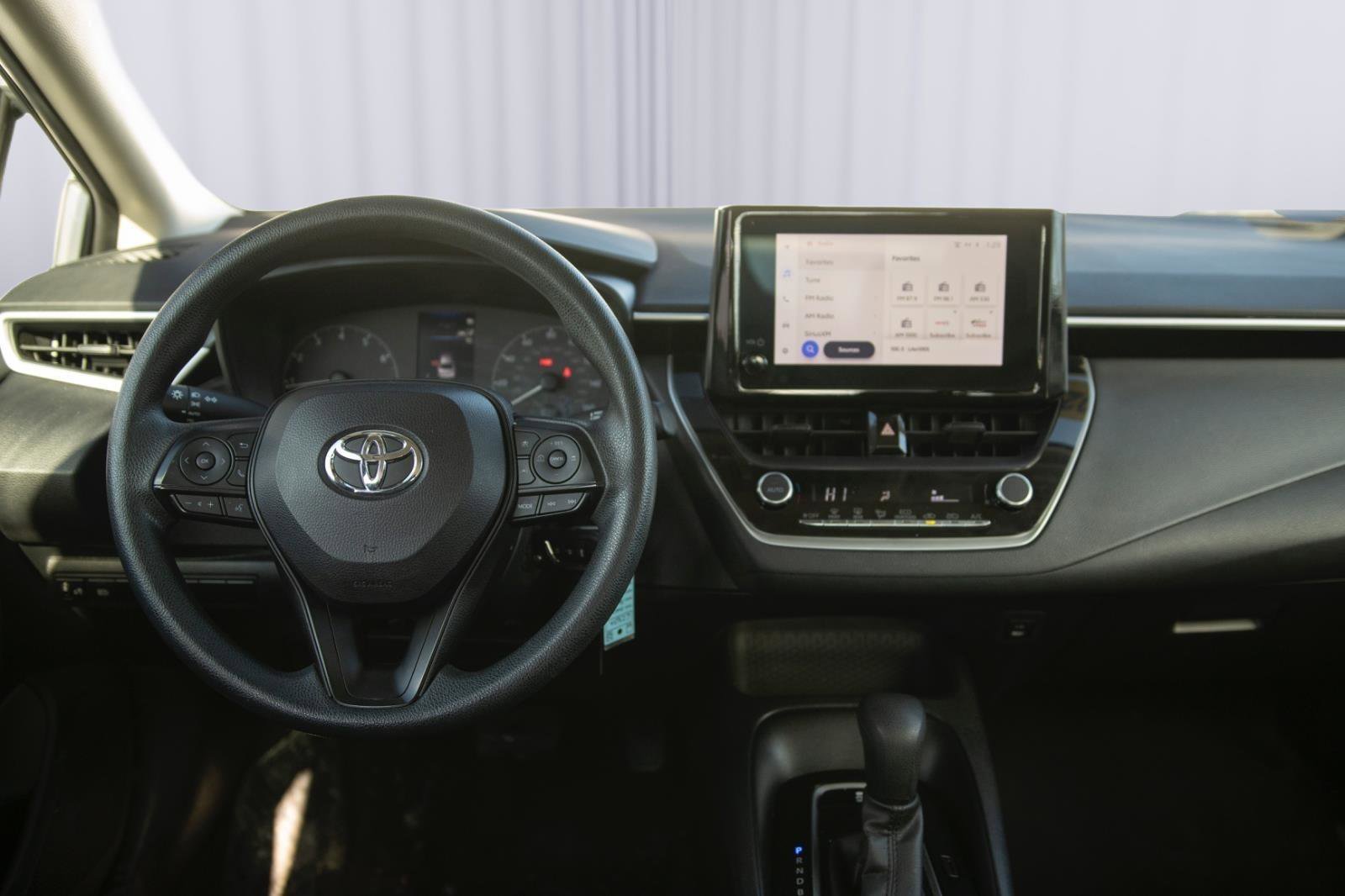 Used 2023 Toyota Corolla LE image 3